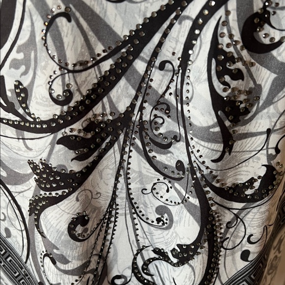 Chic Black and White Women's Tunic - Picture 3 of 3